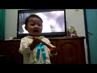 cute little girl sing a song, hear her wonderful voice!!