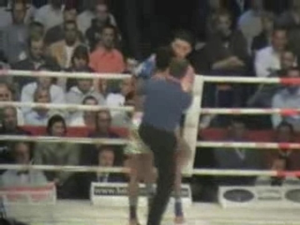 Buakaw vs Petrosyan (part 2)