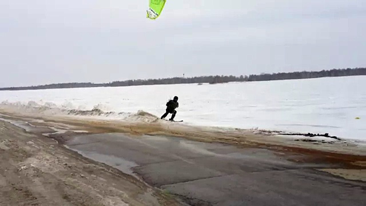 Кайтинг. Прыжки через дорогу
