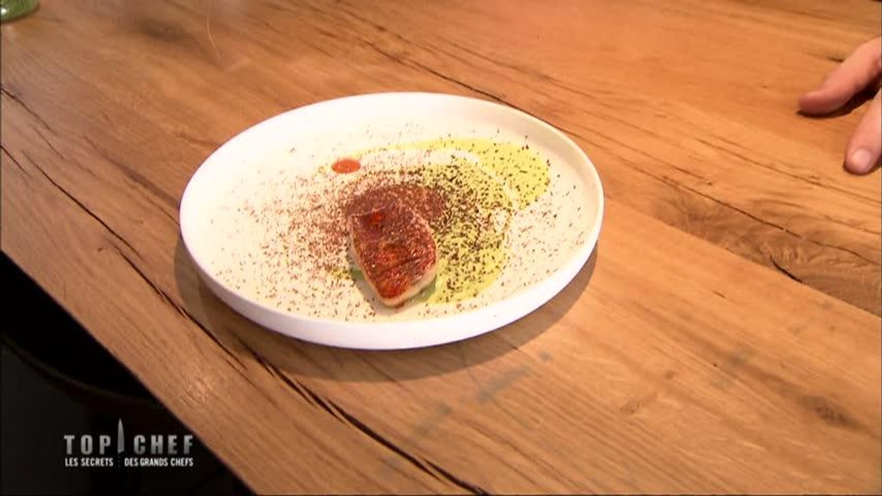 Rouget, sucs de volaille grillée, brocolis et chocolat d’Alexandre Mazzia