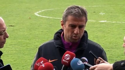 Hamza Hamzaoğlu, Emenike'ye sahip çıktı, Emre'yi eleştirdi