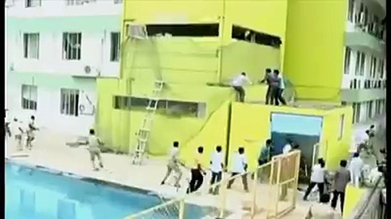 A leopard was on rampage in an Indian school. What would you have done?