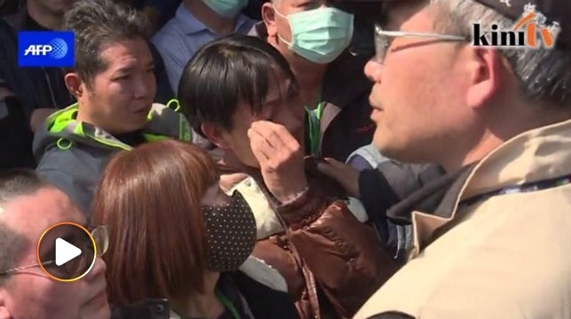 Distraught relatives of Taiwan quake victims wait for news