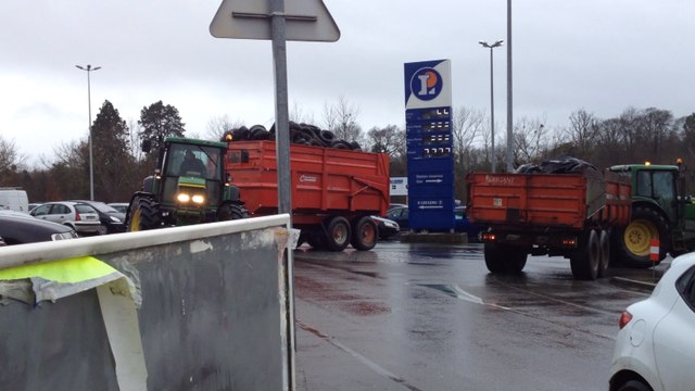 Visite des agriculteurs au Leclerc de Guingamp