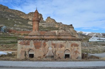 Değerli Diye Tarihi Caminin Duvarındaki Taşı Söktüler