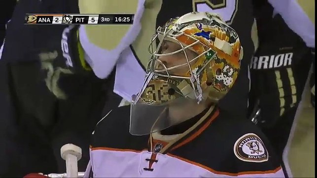 But de Sidney Crosby pourtant ceinturé et fauché !