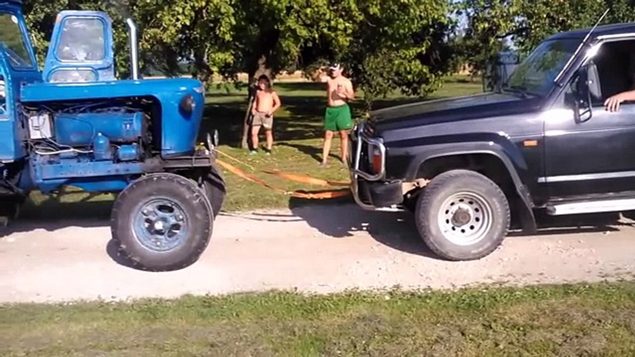 Кто сильнее- Nissan Patrol vs Трактор Т-40