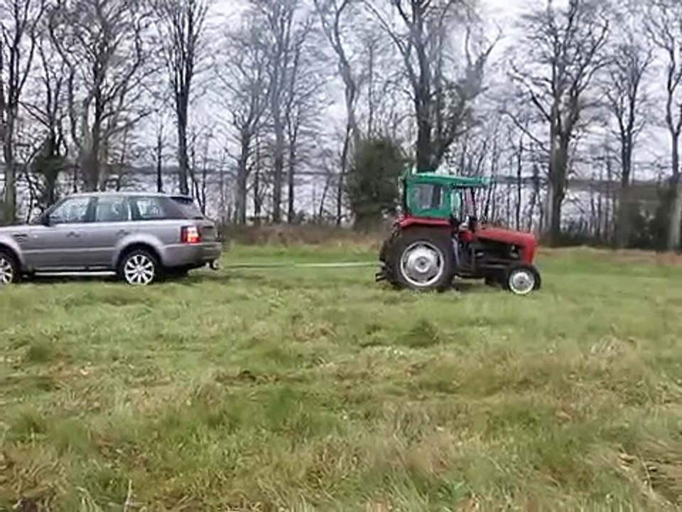 Кто сильнее- Range Rover Sport vs Трактор Massey