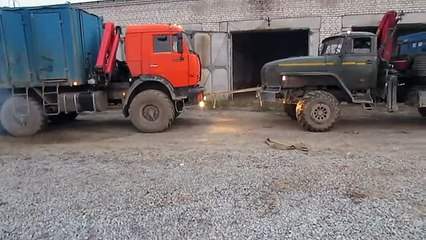 Автомобили, кто сильнее- Урал 4320 vs КамАЗ