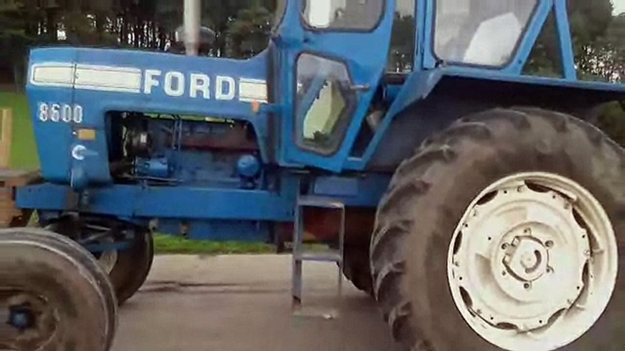 Кто сильнее- Dodge Ram 3500 vs Трактор Ford 8600
