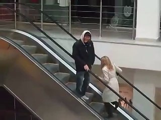 Девушка эскалатор