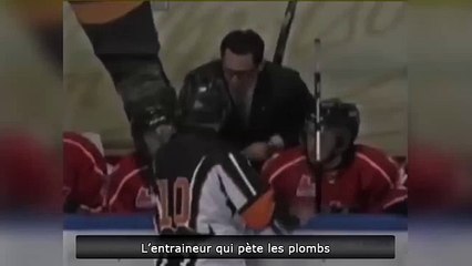 Очень импульсивный тренер по хоккею не согласен с решением судьи
