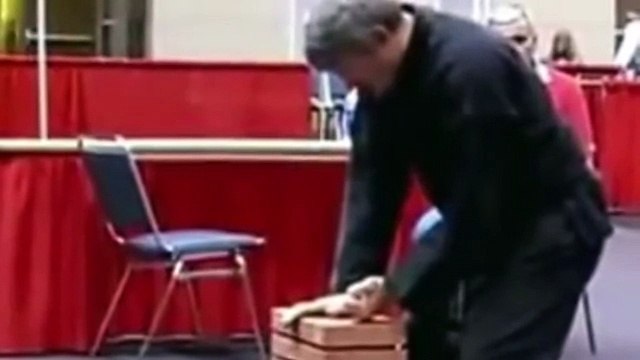 Каратисты неудачники, когда разбивание (Тамешивари) не получается