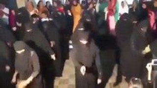Watch What These Girls are Doing While they are Wearing Burqa