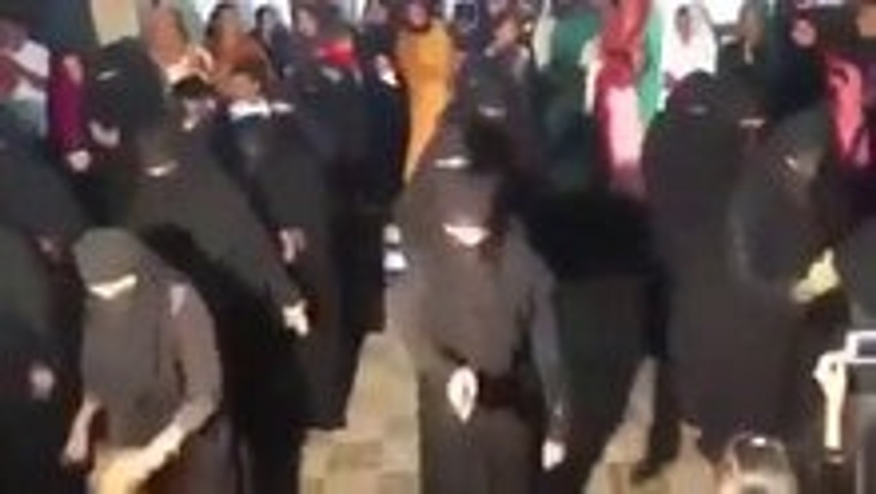 Watch What These Girls are Doing While they are Wearing Burqa