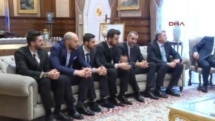 Cumhurbaşkanı Erdoğan, Basketbol Federasyonu Başkanı ve Basketçileri Kabul Etti