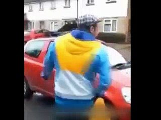 Bağlanan Otomobilini Balyozla Hurdaya Çevirdi