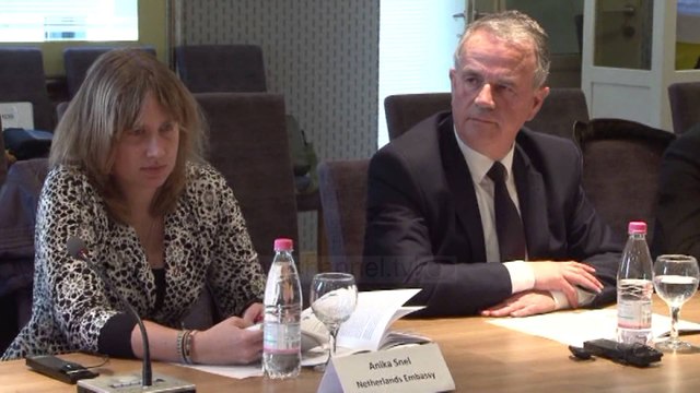 Barometri në Kosovë, edhe serbët mendojnë pozitivisht - Top Channel Albania - News - Lajme