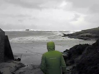 Tempête : un couple emporté par les vagues