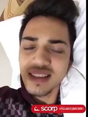 Dar Ve Kısa Paça Pantolon Giyen Erkek