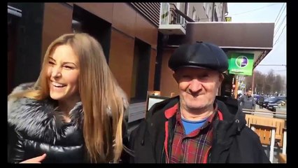 Дед приколист делает БОМ БОМ