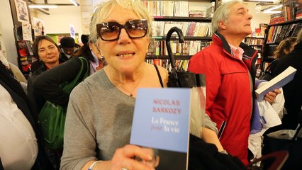 Dédicace de Nicolas Sarkozy à la libraire Mollat de Bordeaux