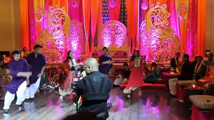 Best Bollywood Mehndi Dance 2014 - Zaid and Anza - Surprise Groom Performance