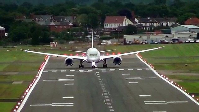 Impressive Qatar Airways Boeing 787 Dreamliner Flying Over Farnborough.