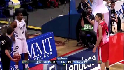 Cech toca la batería junto a Nirvana y esta lesión termina con campanas de boda