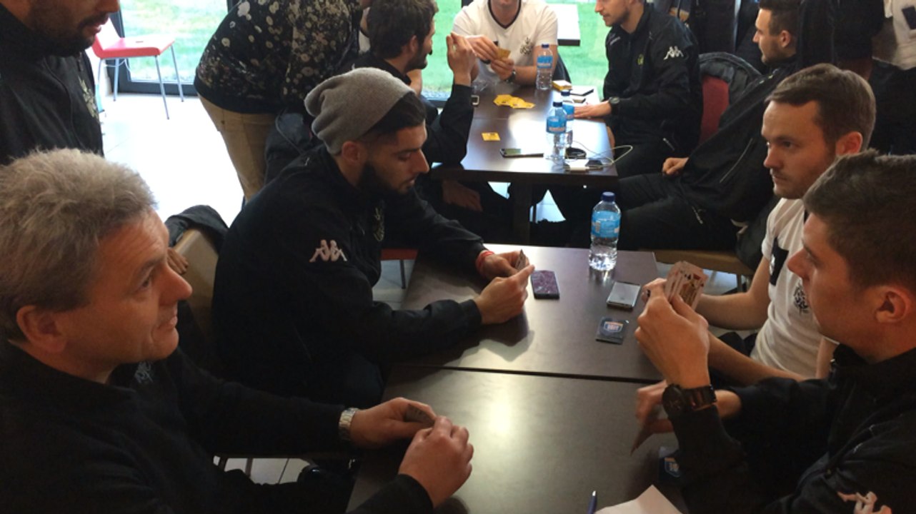 Moment de détente pour les joueurs de l'USSM avant la causerie d'avant match