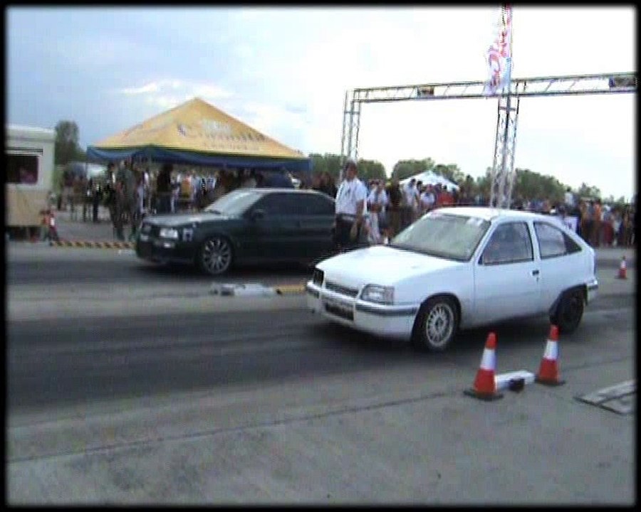 Audi S2 Coupe Vs. Opel Kadett GSI Drag Race