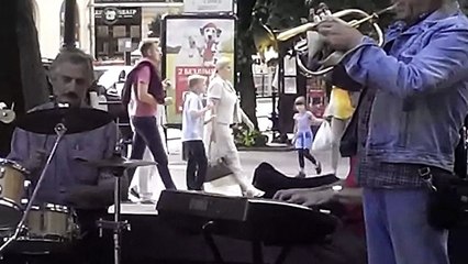 Уличные музыканты на улицах Львова (оркестр)
