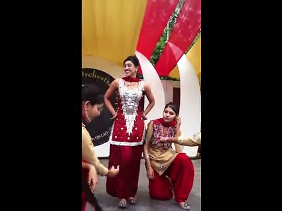 Mast punjabi fast dance with beautiful girls punjabi song.