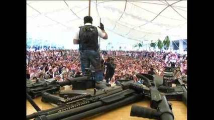 Universitarias reciben entrenamiento militar para repeler posibles ataques en Pakistán