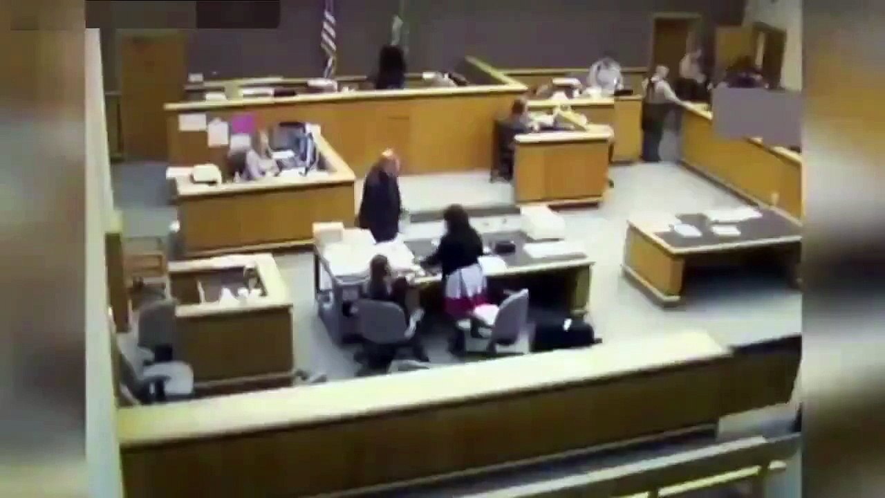 Handcuffed Prisoner Escapes From Court