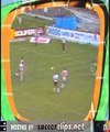 (MOVIES- VIDEOS-FUNNY CLIPS) Goalkeeper throws the ball into his net