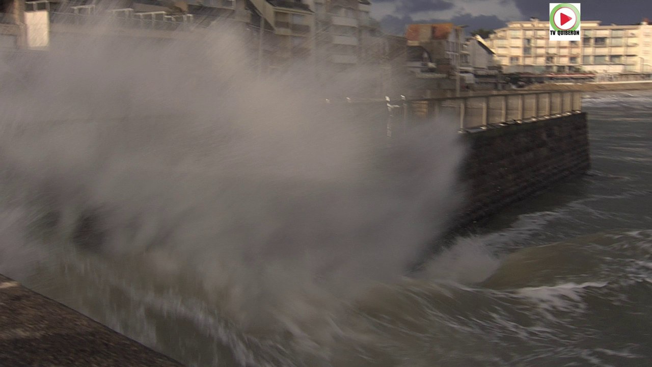 Quiberon  |  Fortes Vagues sur la Grande Plage  |  TV Quiberon 24/7