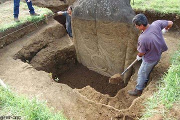 Arqueólogos fizeram descoberta chocante por baixo das cabeças na Ilha da Páscoa!