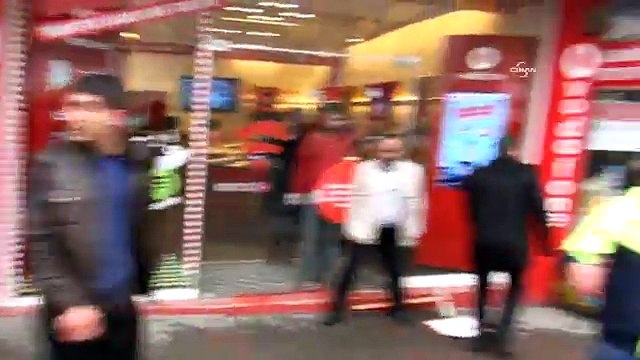 Basın açıklamasına polis müdahale etti ortalık savaş alanına döndü