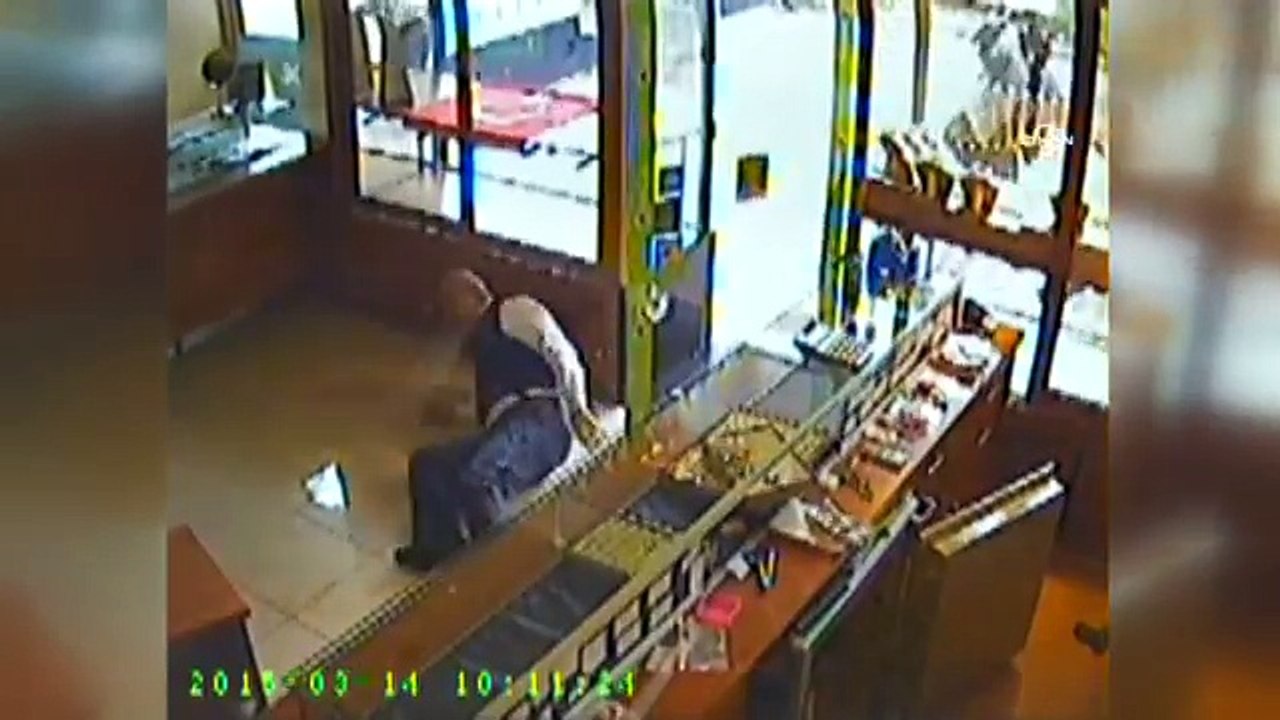 Kuyumcu soymaya kalkıştı canını zor kurtardı (Saniye saniye başarısız soygun girişimi)