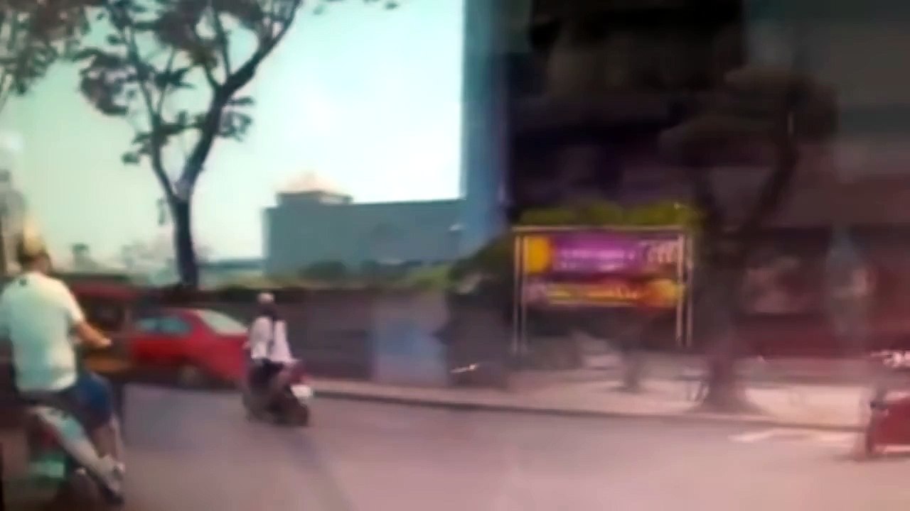 2015-04-10 岡山異人館前 爆頭 車禍實錄 馬路如虎口 行車請小心 车祸 交通事故動画 NEW TAIWAN Cars Accidents