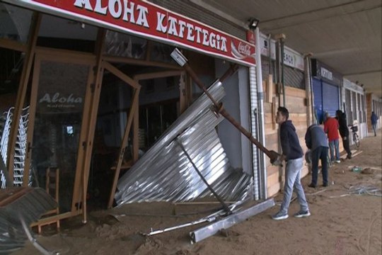 El oleaje causa destrozos en Zarautz (Gipuzkoa)