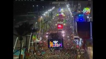 Claudia Leitte se inspira em Elvis Presley e arrasta multidão em Salvador