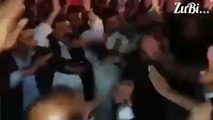 Wath Farooq sattar's funny layari dance - check his moves