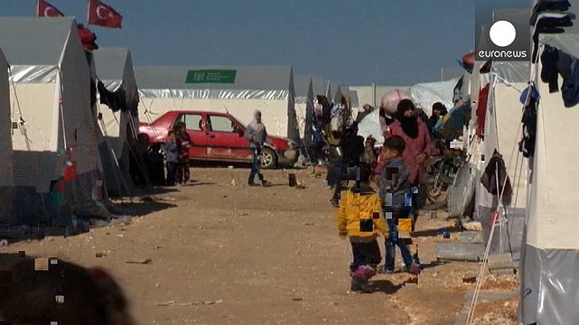 Συρία: Δεκάδες χιλιάδες πρόσφυγες περιμένουν να περάσουν στην Τουρκία