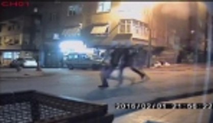 Silahlı saldırı anı güvenlik kamerasında