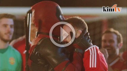 Video Deadpool main bola bersama MU viral