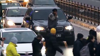 Tinerciler trafikte terör estirdi!