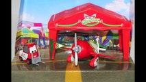Disney Planes Pit Row sets with Disney Cars Lightning McQueen and Pitties Planes in Tents and Hanger