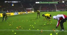 Dortmund Taraftarından İlginç Protesto! Yağmur Değil Tenis Topu Yağdı